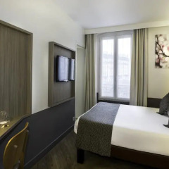 Отель Contact ALIZE MONTMARTRE 3* Улучшенный номер с двуспальной кроватью фото 7