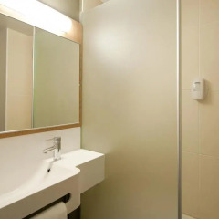 Отель B&B Hôtel LYON Centre Monplaisir Франция, Лион - отзывы, цены и фото номеров - забронировать отель B&B Hôtel LYON Centre Monplaisir онлайн ванная фото 2