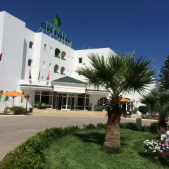 Отель Daphne Miramar Club Сусс
