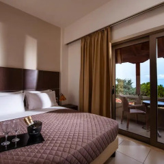 Отель Happy Cretan Suites Люкс с различными типами кроватей фото 13