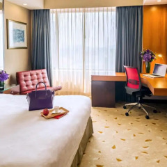 Отель Royal Plaza On Scotts 4* Улучшенный номер с различными типами кроватей фото 2