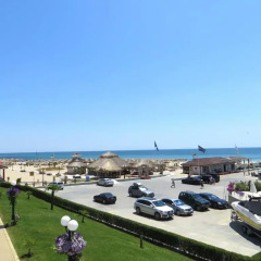 Отель Holiday Apartment in Riviera Complex Болгария, Свети Влас - отзывы, цены и фото номеров - забронировать отель Holiday Apartment in Riviera Complex онлайн пляж фото 2