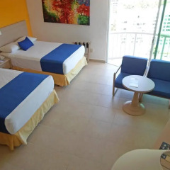 Отель Calinda Beach Acapulco 3* Стандартный семейный номер с разными типами кроватей фото 8