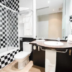 Отель Petit Palace Plaza de la Reina 3* Стандартный номер фото 2