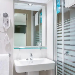 Отель Vertice Roomspace Madrid 3* Стандартный номер с двуспальной кроватью фото 9