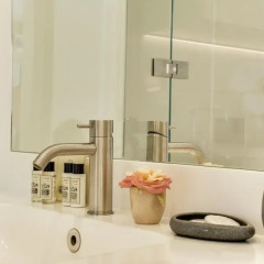 Отель Sweet Inn Place des Vosges Париж ванная