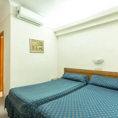 Отель Hostal La Lonja Стандартный номер с различными типами кроватей фото 4
