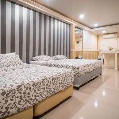 Отель Phuket Airport Suites & Lounge Bar - Club 96 Люкс Премиум с различными типами кроватей фото 6