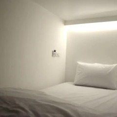 3howw Hostel @ Sukhumvit 21 Кровать в общем номере фото 5