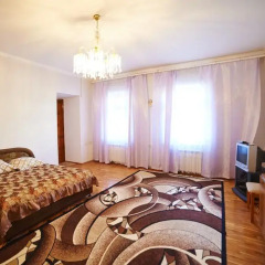 Гостиница Rozy lyuksemburg в Кисловодске отзывы, цены и фото номеров - забронировать гостиницу Rozy lyuksemburg онлайн Кисловодск комната для гостей фото 2