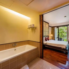 Отель Duangjitt Resort, Phuket 5* Номер Делюкс фото 9