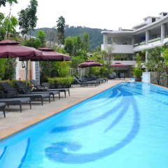 Отель The Bliss South Beach Patong бассейн