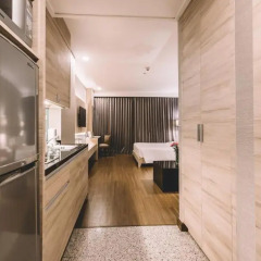 Отель Adelphi Suites Bangkok 4* Апартаменты с разными типами кроватей фото 17