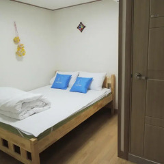 Отель DH myeongdong guesthouse 2* Стандартный номер с различными типами кроватей фото 4