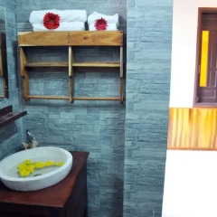 Отель Seaside An Bang Homestay 2* Улучшенный номер с различными типами кроватей фото 4