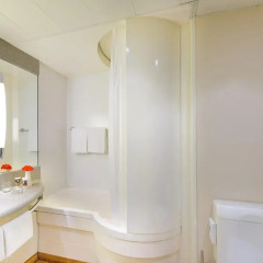 Отель Mercure Airport Hotel Berlin Tegel Германия, Берлин - 4 отзыва об отеле, цены и фото номеров - забронировать отель Mercure Airport Hotel Berlin Tegel онлайн ванная фото 2