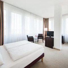 AZIMUT Hotel Munich 3* Улучшенный номер с различными типами кроватей фото 13