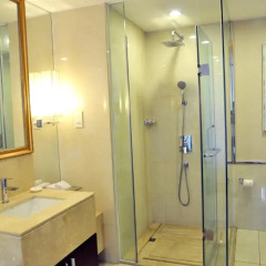 Ceramics International Hotel ванная