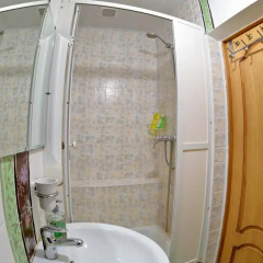 Гостиница 12 Месяцев 3* Стандартный семейный номер разные типы кроватей фото 18
