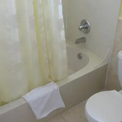 Отель Rodeway Inn Hollywood США, Лос-Анджелес - 1 отзыв об отеле, цены и фото номеров - забронировать отель Rodeway Inn Hollywood онлайн ванная фото 2
