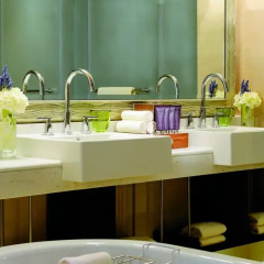 Отель The Ritz-Carlton Abu Dhabi, Grand Canal 5* Стандартный номер с различными типами кроватей фото 4