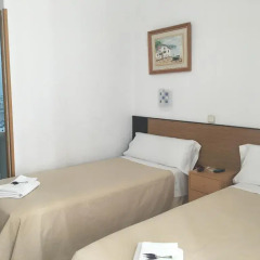 Отель Hostal Residencia Lido Стандартный номер с различными типами кроватей фото 15