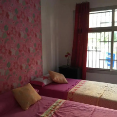 Отель Go Bcn Hostal Ideal Badal Стандартный номер с различными типами кроватей фото 3