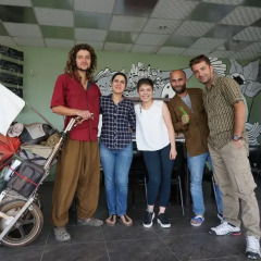 Van Backpackers Hostel развлечения