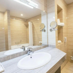 Отель Solutel Hotel Кыргызстан, Бишкек - 1 отзыв об отеле, цены и фото номеров - забронировать отель Solutel Hotel онлайн ванная фото 2