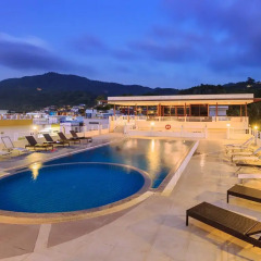 Отель The Ashlee Plaza Patong Hotel & Spa Таиланд, Карон-Бич - 1 отзыв об отеле, цены и фото номеров - забронировать отель The Ashlee Plaza Patong Hotel & Spa онлайн бассейн фото 2