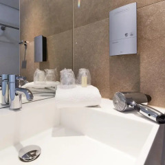 Отель Motel One Duesseldorf City 2* Стандартный номер с различными типами кроватей фото 3