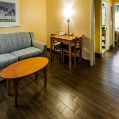 Отель Comfort Inn and Suites Resort Cocoa Beach США, Какао-Бич - отзывы, цены и фото номеров - забронировать отель Comfort Inn and Suites Resort Cocoa Beach онлайн интерьер отеля