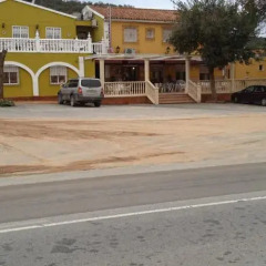 Отель Hostal Carmona парковка