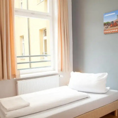 Отель a&o Dresden Hauptbahnhof 2* Стандартный номер с различными типами кроватей фото 3