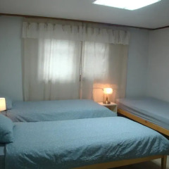 Отель Enough Guesthouse комната для гостей фото 3