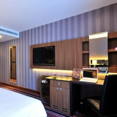 Отель The Continent Bangkok by Compass Hospitality 4* Улучшенный номер с различными типами кроватей фото 11