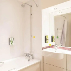 Отель Premier Inn London Southwark (Bankside) Великобритания, Лондон - отзывы, цены и фото номеров - забронировать отель Premier Inn London Southwark (Bankside) онлайн ванная фото 2