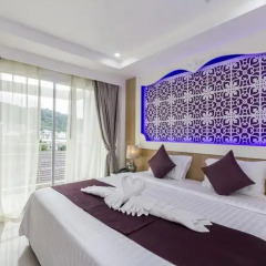 Отель Triple Three Patong 3* Улучшенный номер двуспальная кровать