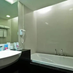 The ASHLEE Heights Patong Hotel & Suites ванная