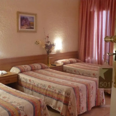 Отель Hostal Iznajar Barcelona Стандартный номер с двуспальной кроватью фото 9