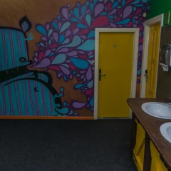 Naughty Squirrel Backpackers Hostel ванная