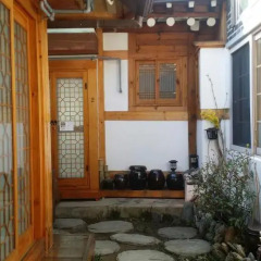Отель Yeonwoo Guesthouse Стандартный номер с различными типами кроватей фото 12