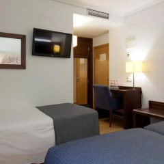 Hotel Ganivet удобства в номере