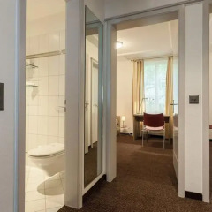 Апартаменты Ema House Serviced Apartments, Superior Standard, Unterstrass Цюрих сейф в номере