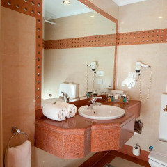 Отель Golden Tulip Flamenco 4* Стандартный номер с двуспальной кроватью фото 2