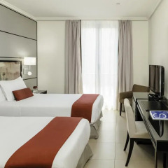 Отель H10 Universitat 4* Стандартный номер с различными типами кроватей фото 3