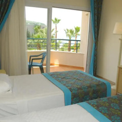 Отель Aska Just In Beach – All Inclusive удобства в номере