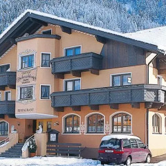 Gasthof & Hotel Perberschlager парковка
