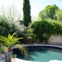 Отель Le Mas de la Treille Bed & Breakfast 3* Коттедж Делюкс с различными типами кроватей фото 6