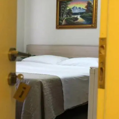 Hostel Fredi Стандартный номер с двуспальной кроватью фото 16